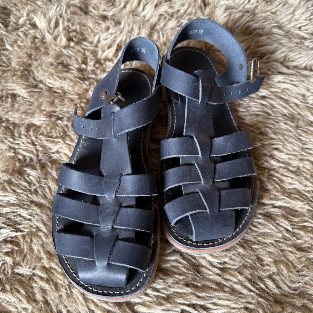 Navy Duckfeet sandals